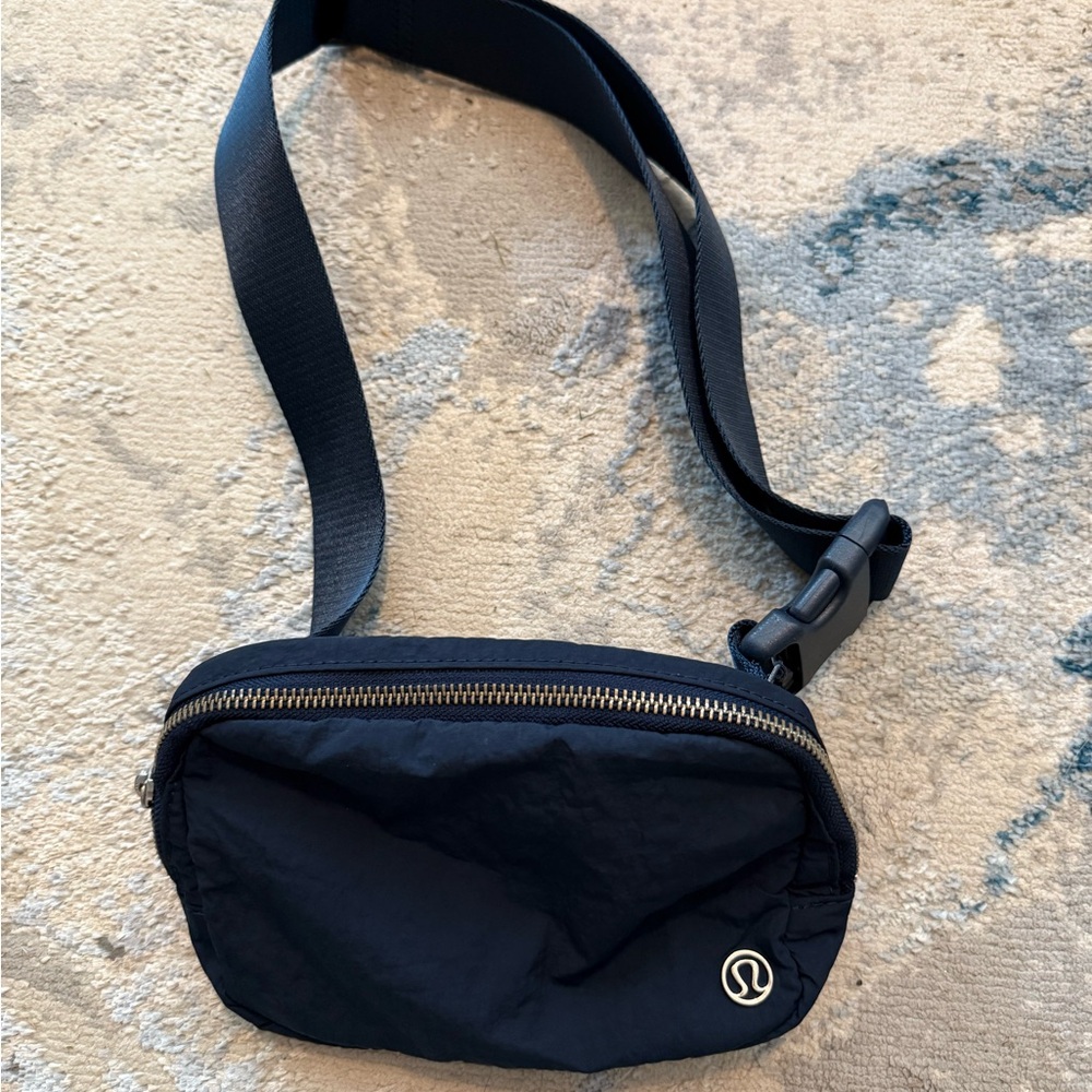 Lululemon OG Navy crinkle belt bag